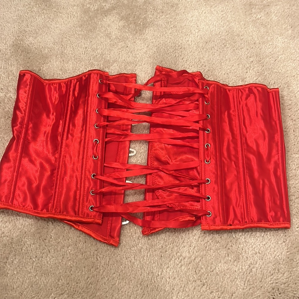 Red corset - Picture 2 of 4